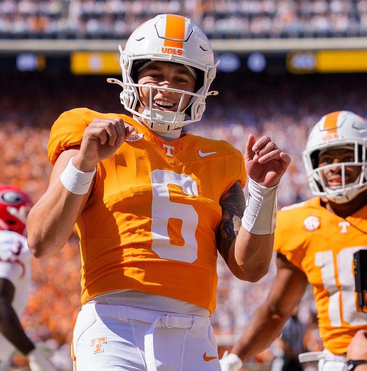 Daniel_Dakin's tweet photo. Excited to be at University of Tennessee tomorrow! Thankful for the opportunity to visit and learn more about the culture, coaching staff, and program 🍊 #AGTG #GoVols #Vols #SEC #Recruiting #Football 

@Vol_Football @On3Recruits @247Sports @Rivals @PrepRedzone @BrandonW1n https://t.co/JoMDGv9j1H