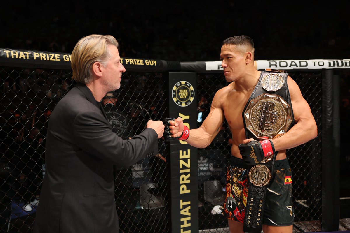 JohnMartinPFL's tweet image. Amazing performances this evening by all of our fighters! Thank you Madrid! #PFLMadrid 

#andstill Middleweight World Champion Costello Van Steenis! @PFLMMA @_VanSteenis 🇪🇸👊