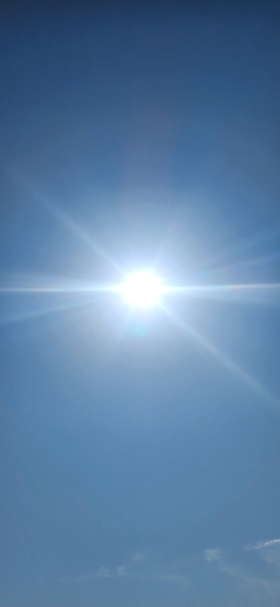 abenob's tweet photo. 春分の日を超えた最初の太陽。
護符として壁紙にしました。
お裾分けです。 https://t.co/H2aN5W97oe