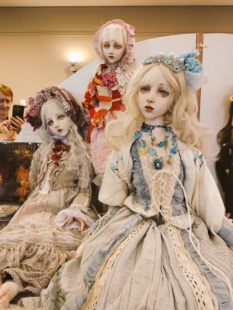 清水真理  作品集発売中。 tweet media