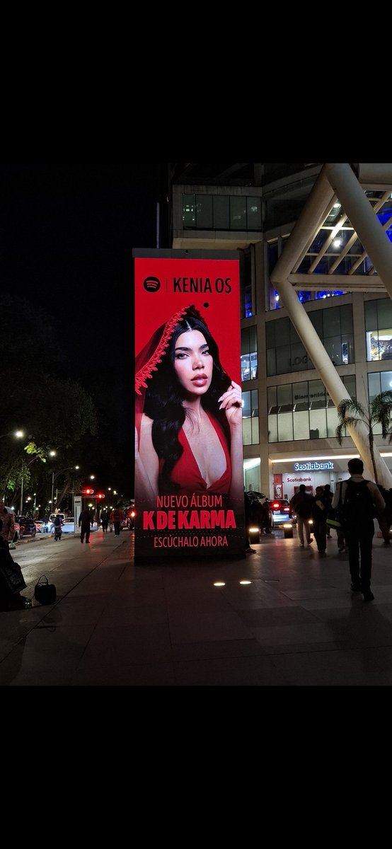 Publicidad de <a href="/SpotifyMexico/">Spotify Mexico</a> para el nuevo álbum de @KeniaOS "K de Karma" en la plaza 'Reforma 222' en la CDMX 🔥🦂