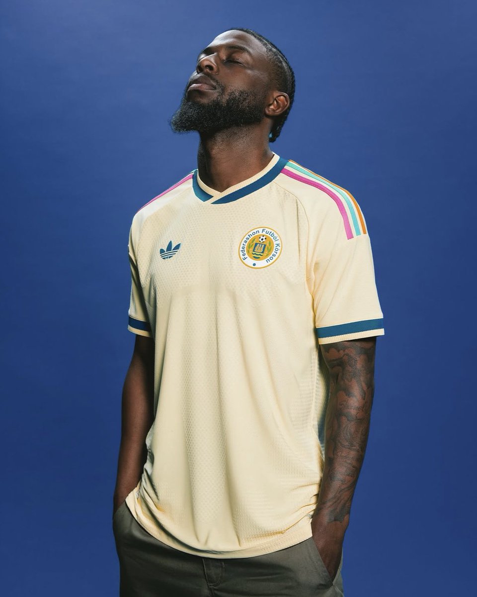 soccerjerseynws's tweet photo. 🇨🇼 Curaçao 2026 World Cup Away Kit x adidas.

A beautiful jersey for the country’s first-ever World Cup.

The vibrant pink, turquoise, and orange stripes sit over a pastel yellow base, in a design inspired by the iconic and colorful facades of Willemstad. https://t.co/nhUBQ2EfRi