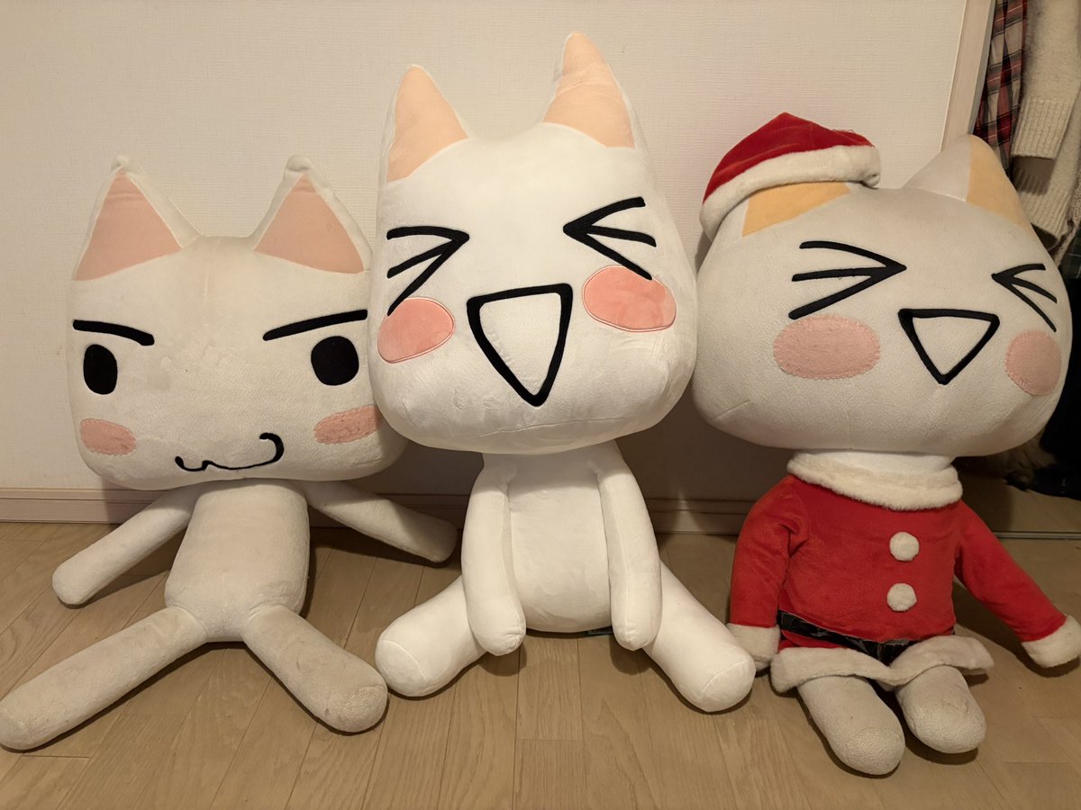 先程、我が家に届きました✨
箱がデカいΣ(ﾟДﾟ；) 
とにかくデカい！
そして箱までも可愛い💕

早速開梱。
もちろんデカい！そして可愛い💕
過去の等身大トロたちと並べるとこんな感じ。
みんな違ってみんないい✨
＃どこでもいっしょ