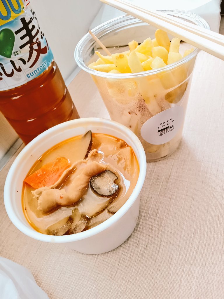 Wandere91978558's tweet photo. 移動食堂かねのやさん
ポテトめちゃウマ🏇💨
もつ煮は身体に染み渡るぅε-(๑´ ꒫ `๑)ﾎｯ https://t.co/A19QEfxrje