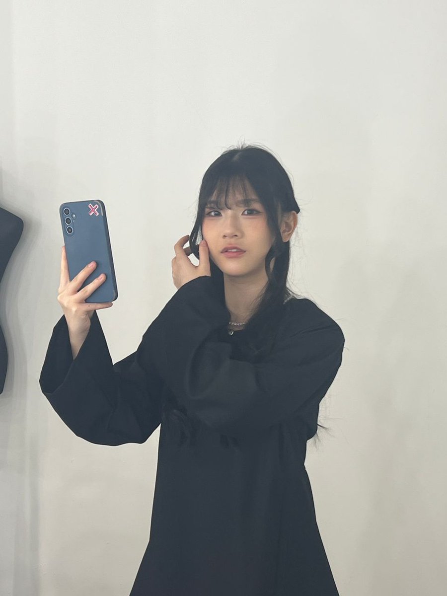 maia_klp48's tweet photo. YOOHOO selamat hari raya!!✨️✨️no more photos of me in baju raya so here's my last one... https://t.co/7fy4rI4nx8