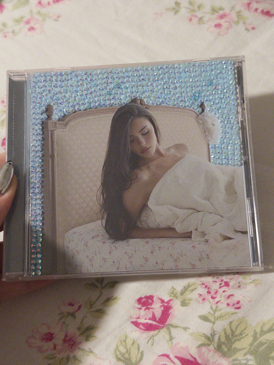 fiona 𑣿🦢 tweet media