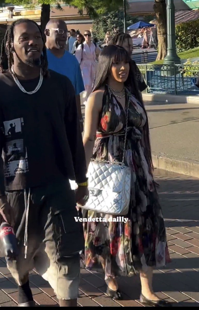 Shæædeê Bêe tweet media