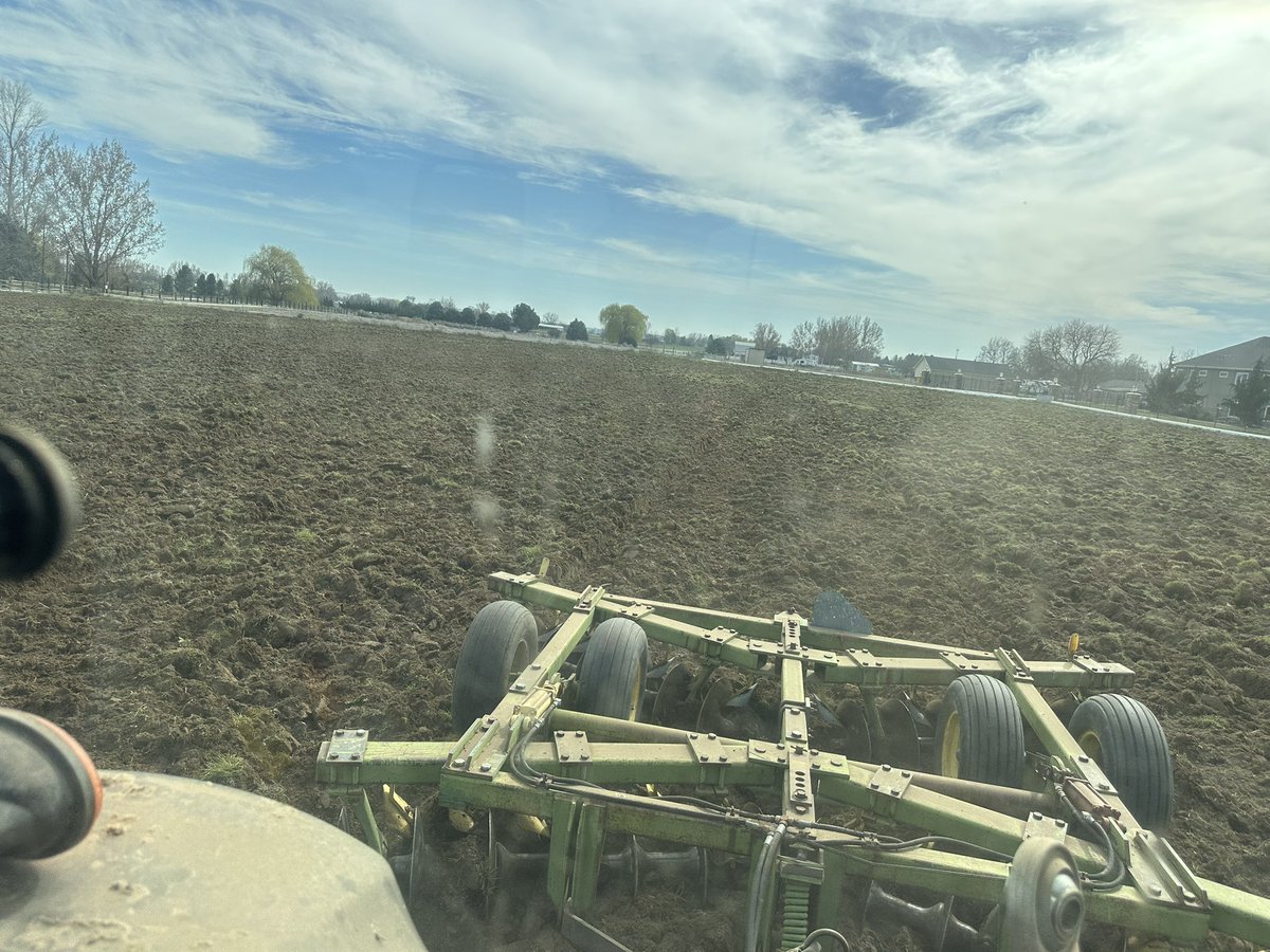 Clark Gill tweet media