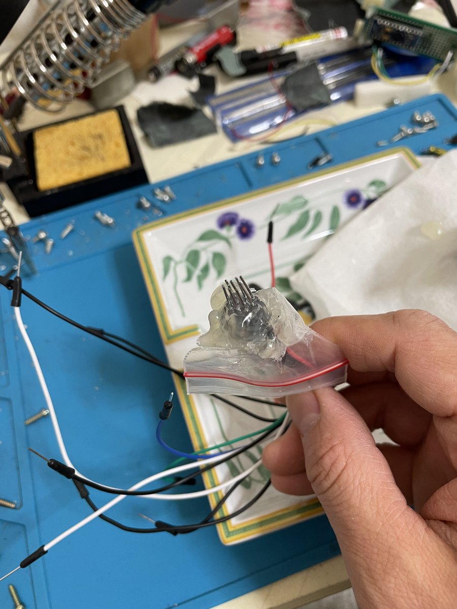 けんおう tweet media