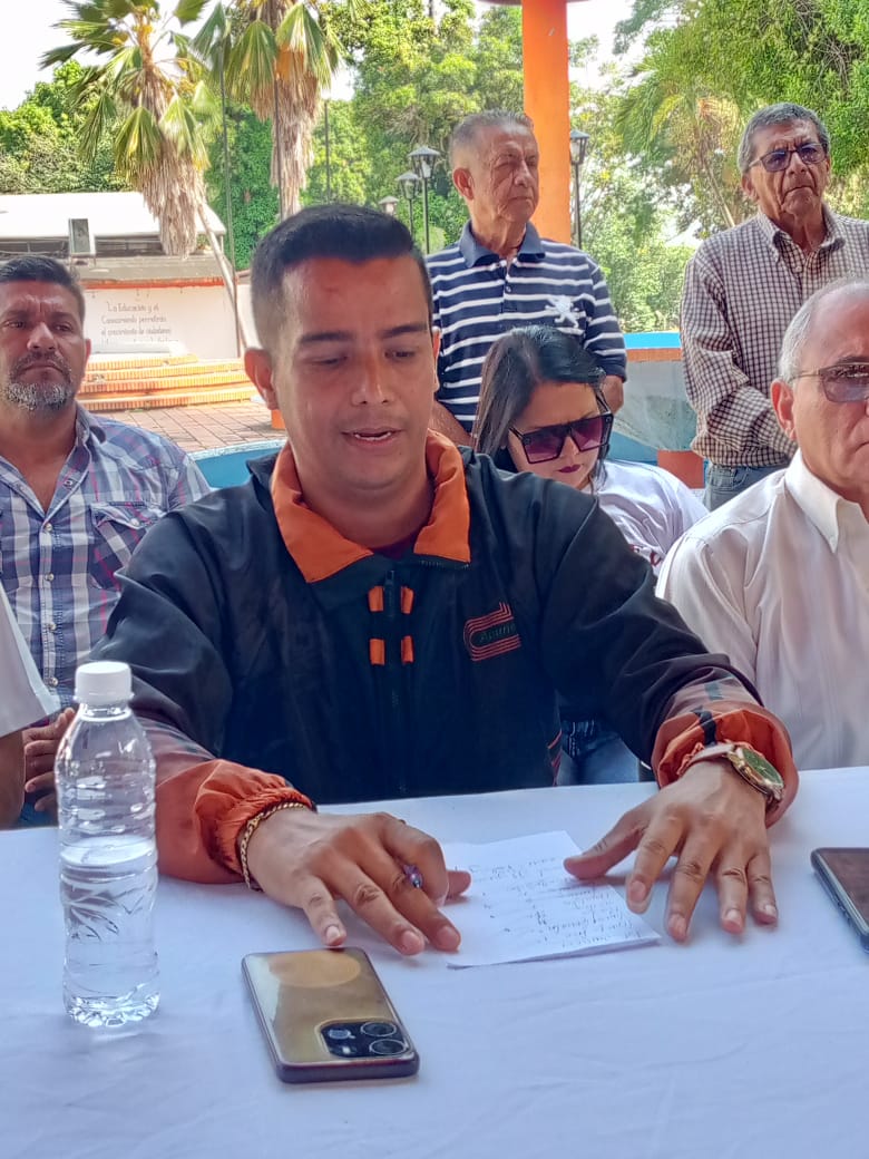 abreujunior77's tweet photo. Rueda de Prensa de la Intergremial Barinas rumbo a la protesta Nacional del 23 y 25 de marzo. https://t.co/nJAclzfs1J