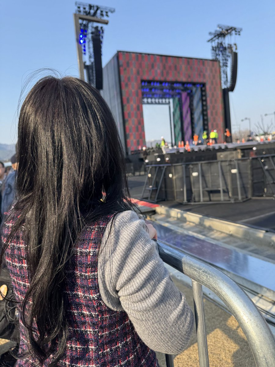 mikomikomiko_78's tweet image. ステージめっちゃ近い！！！

#BTS #BTS_ARİRANG #COMEBACK