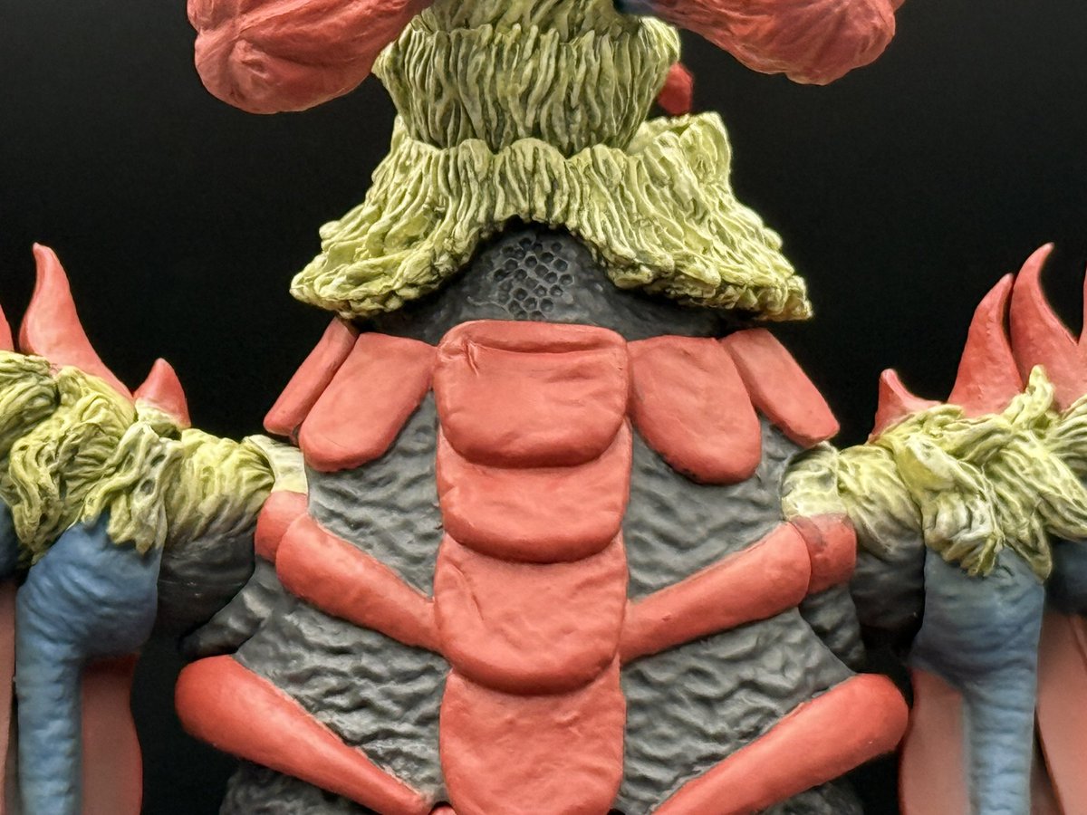 フィギュアーツバードン、怪獣アーツでも屈指の稼働だし、覗き穴まで造形してあるの細かい