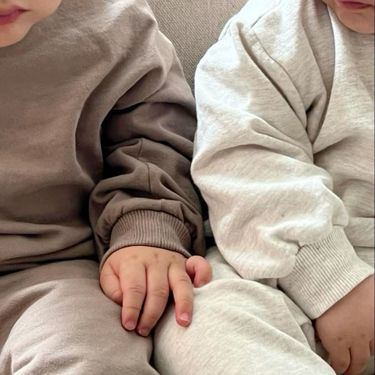 𝙇𝙤𝙜𝙗𝙤𝙤𝙠

Um ano, a gente nunca espera que um ano passe tão rápido, mas com vocês todos os dias voam.. feliz aniversário meus pequenos 🤍