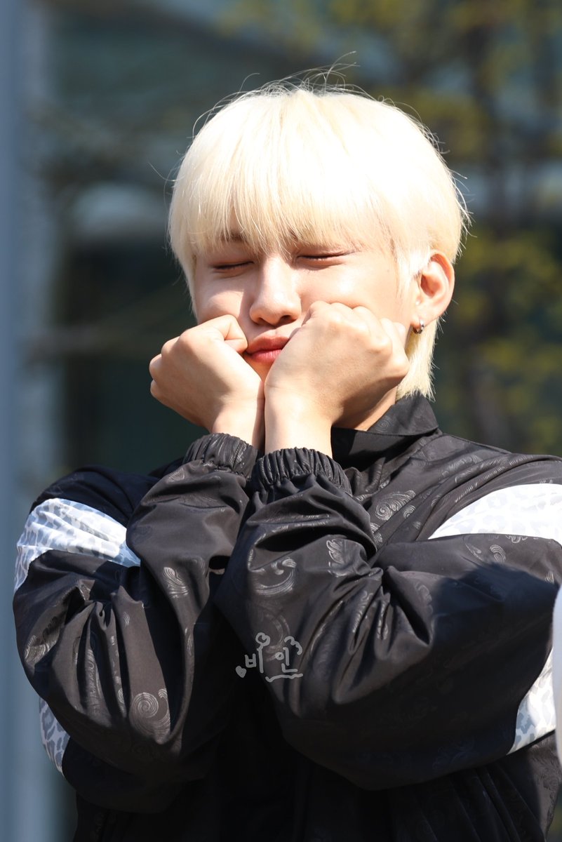 비인🫛 tweet media