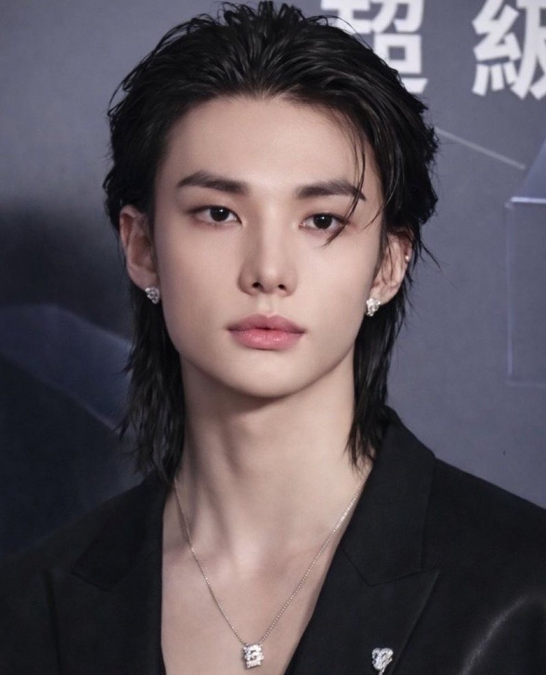 evgmonn's tweet photo. CARTIER PRINCE VISUALS >>>

#hyunjin https://t.co/AV3VjmoOVu