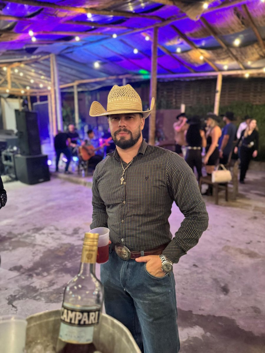 Cowboy HETERO 22CM GROSSO tweet media