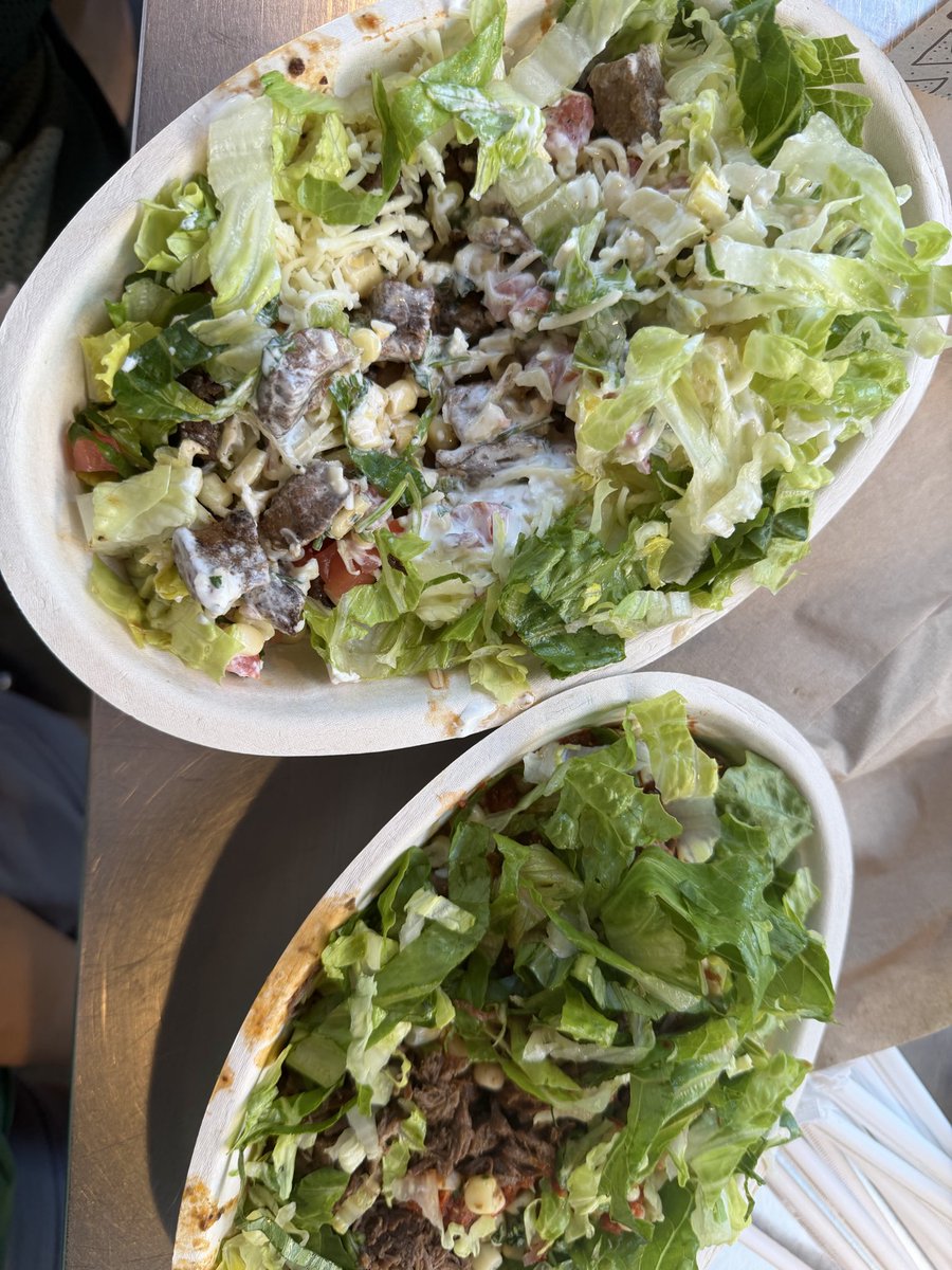 Nurse_Preme's tweet photo. @ChipotleTweets gave this location too many chances…food order was incorrect …like where’s the double protein more like a reg  bowl. Chips were stale, location didn’t even have ice for drinks and no spoon to eat like c’mon do better! Paying extra $$$ just to get a same portion https://t.co/Un2KkslLHb