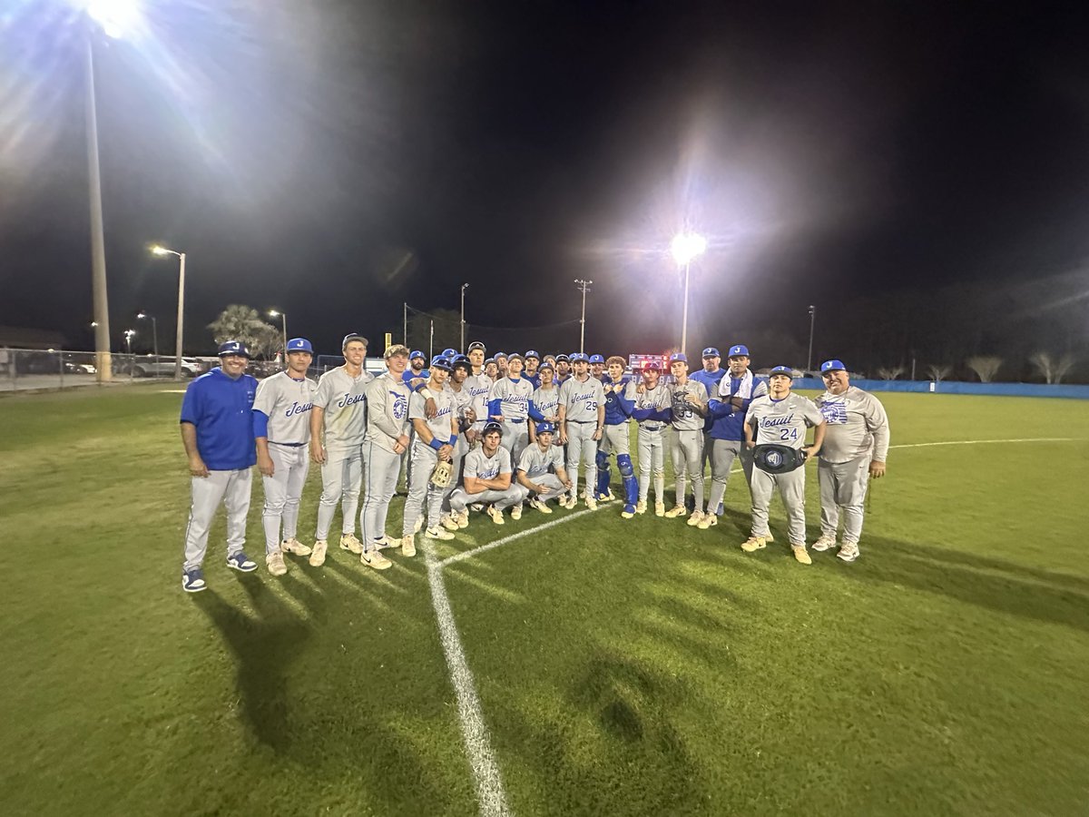 Jesuit Baseball tweet media