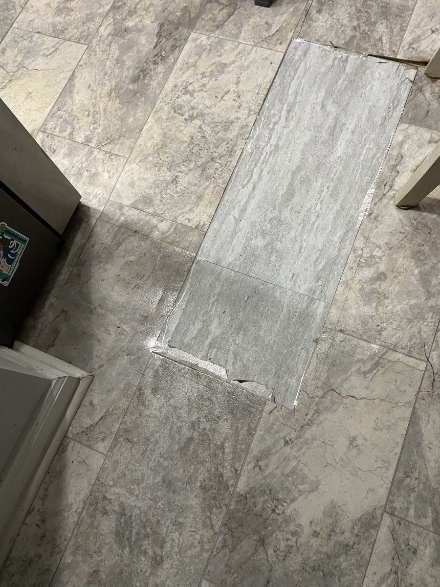 Seanl90's tweet photo. @marcuslemonis my wife’s is dying for a new kitchen and I don’t blame her it’s falling apart. I’ll do the work just need the help with supplies ! #BedBathandBeyond https://t.co/qWGEtege1B
