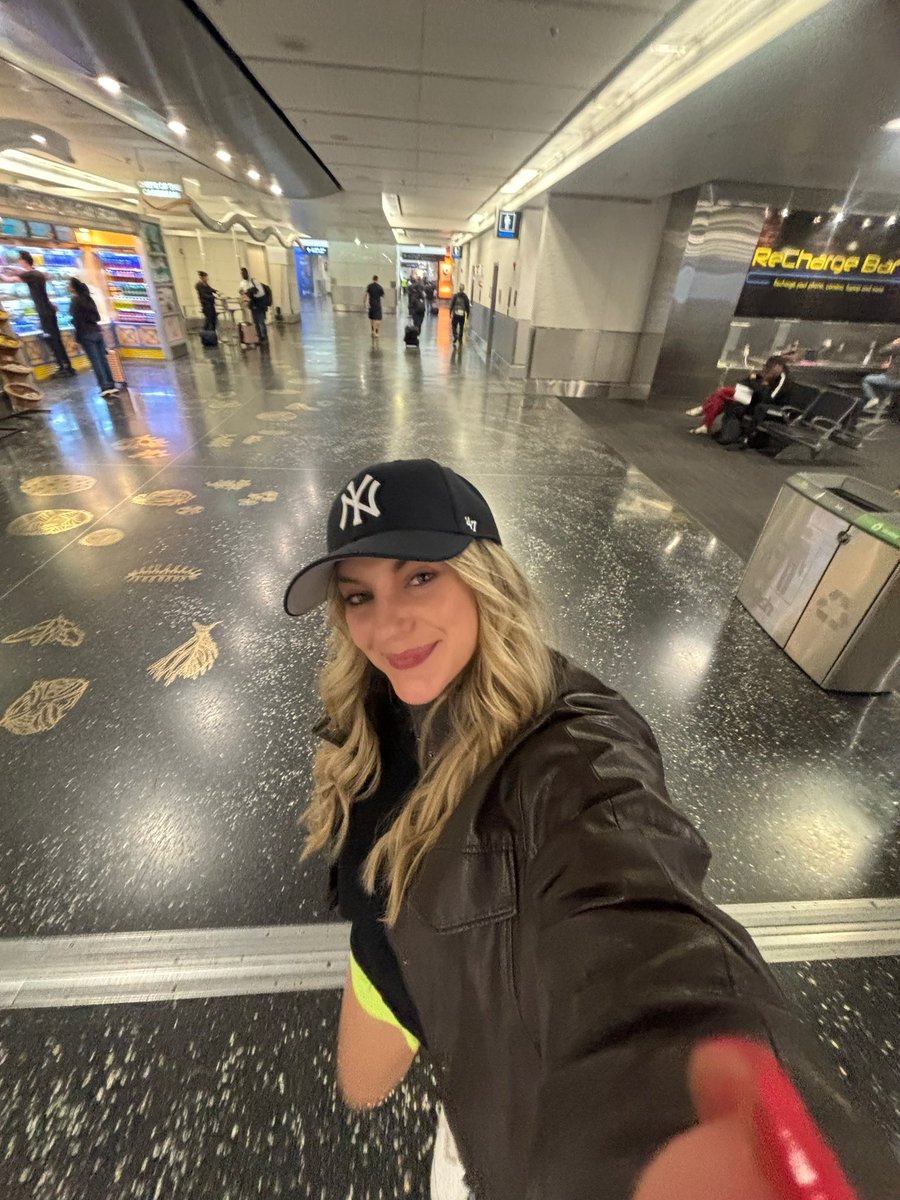 Anna Lulis tweet media