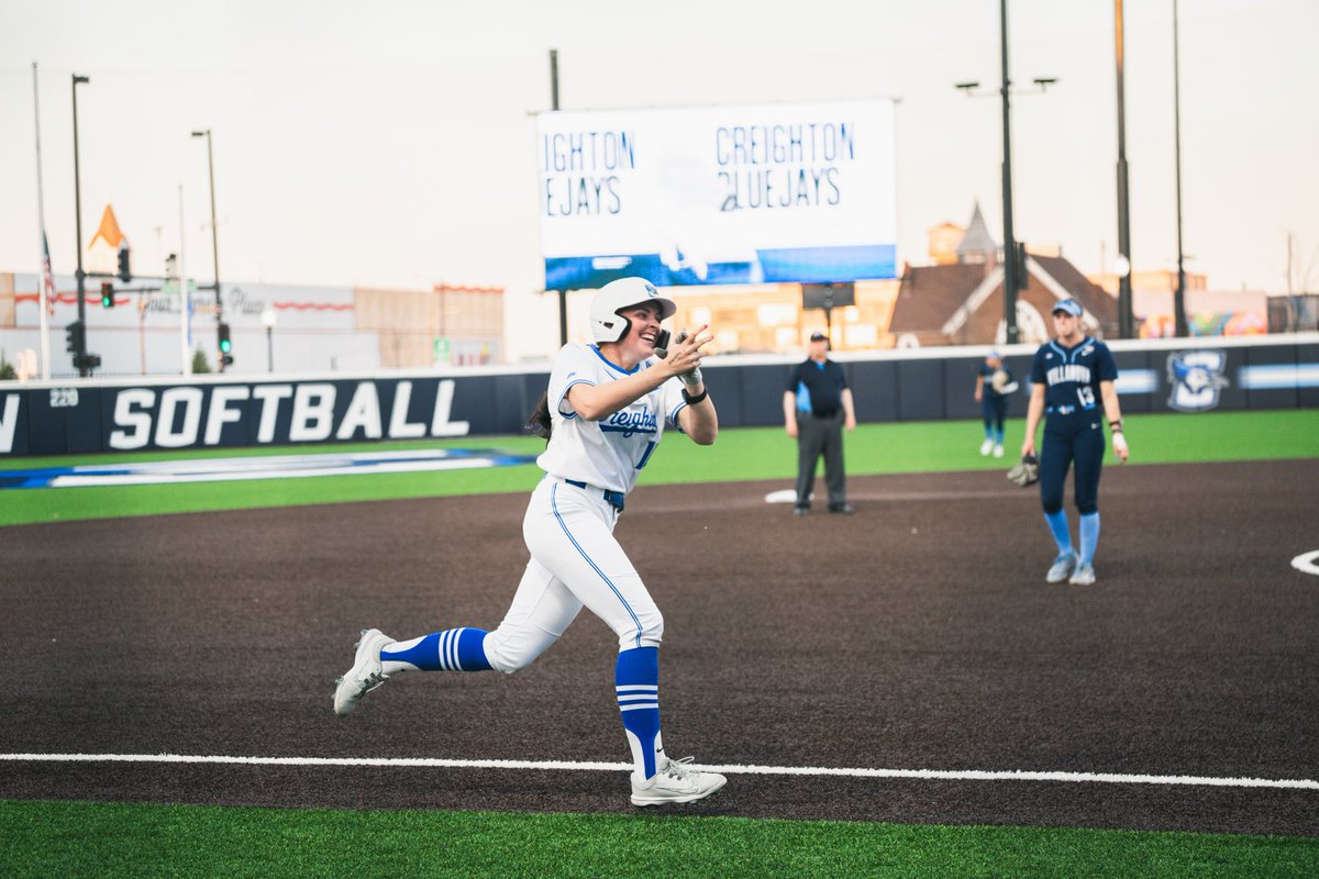 BluejaySoftball's tweet photo. A wild finish in Omaha! 

📰: https://t.co/KulTyZ5ms0

#GoJays https://t.co/BtA7oegA0X