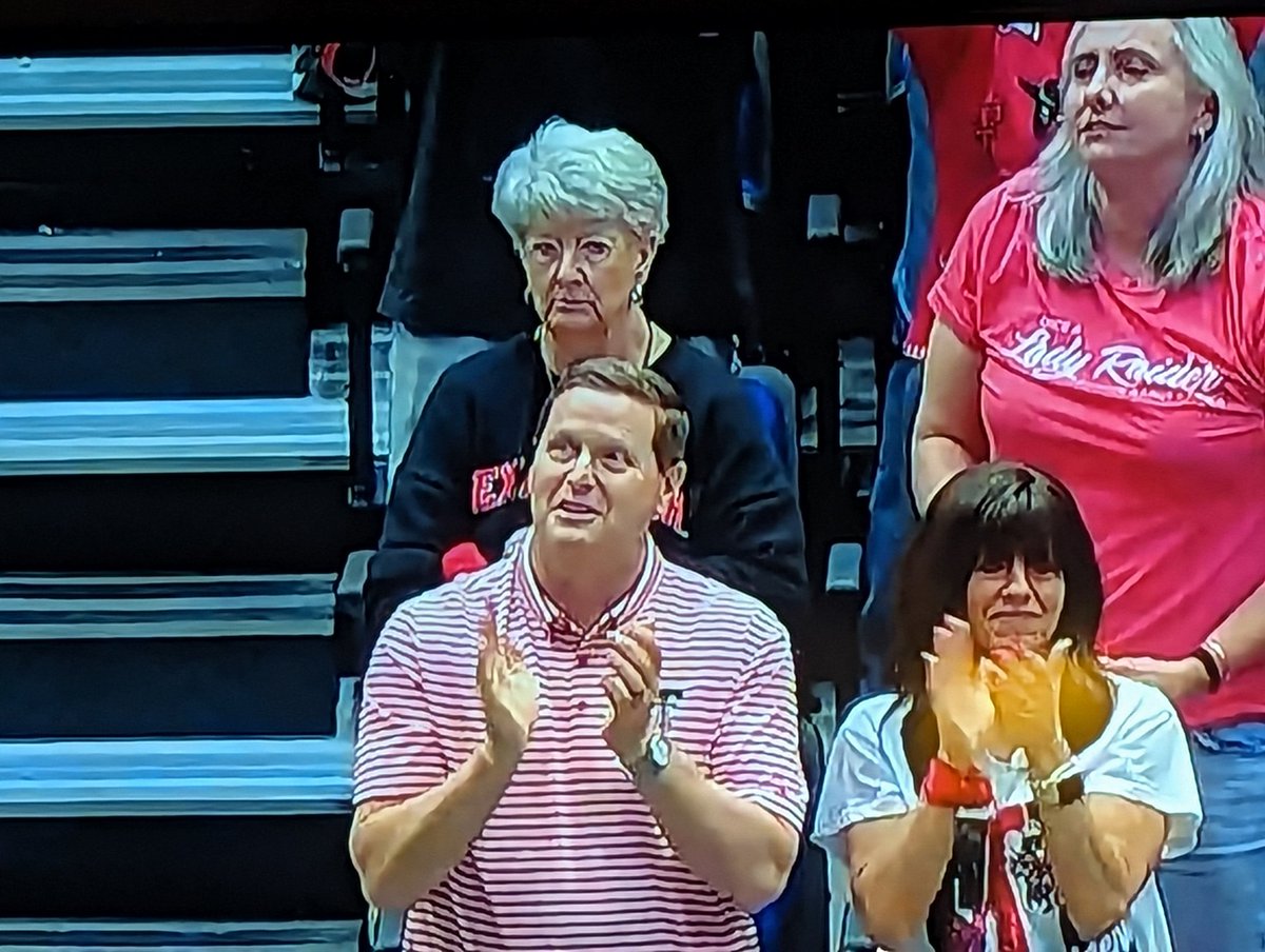 Love seeing Marsha Sharp &amp; Kirby at the Lady Raider game! 👆❤️🖤🏀