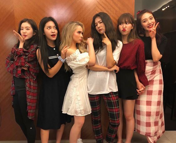 Red Velcro tweet media