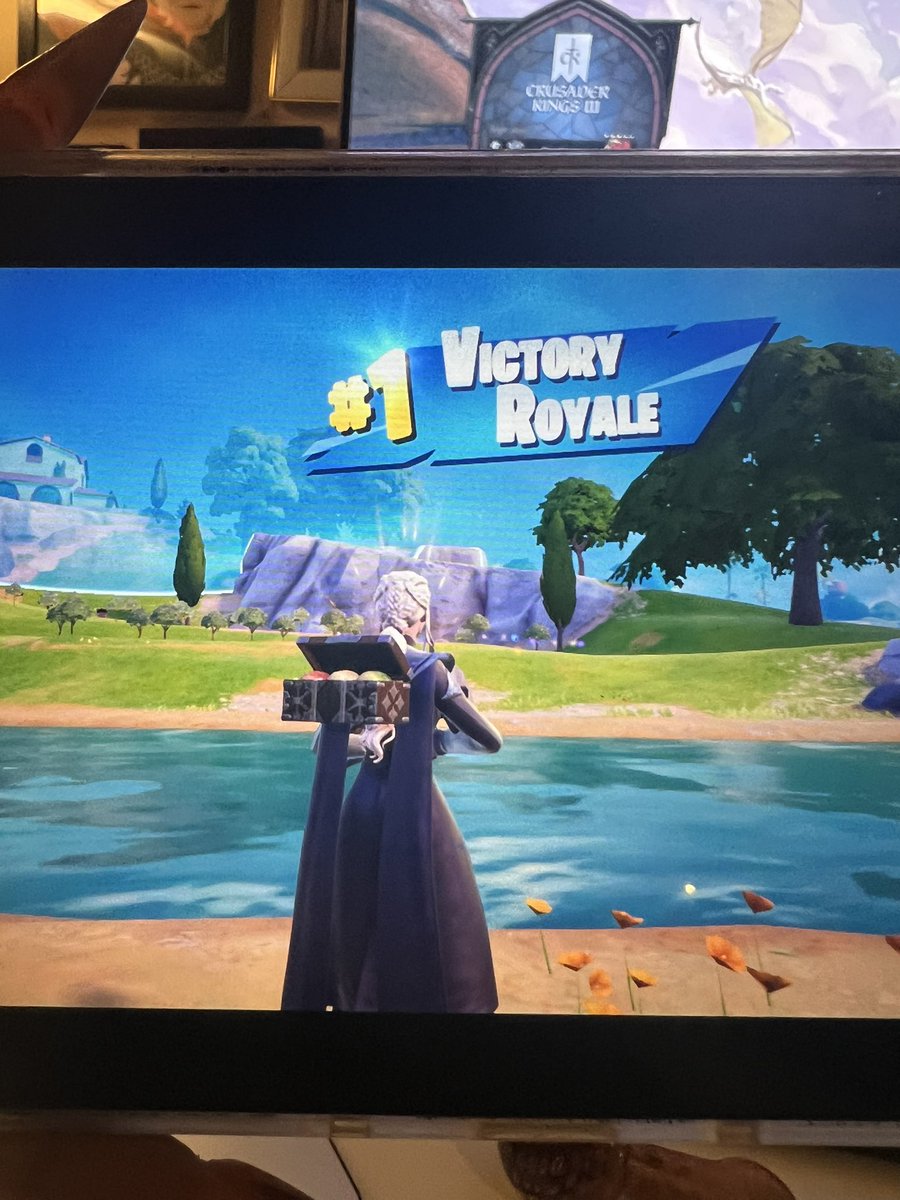 ser shiv of house roy ✨ tweet media