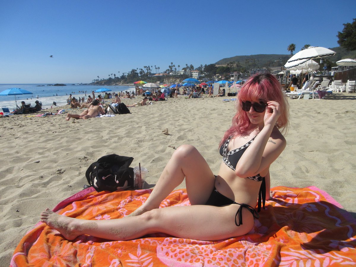 Moth 🛸✨ tweet media