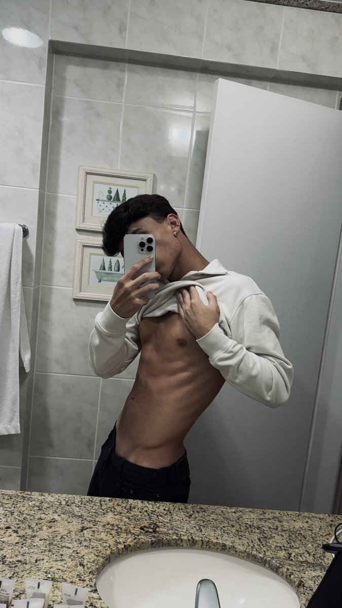 Be ☀️ tweet media