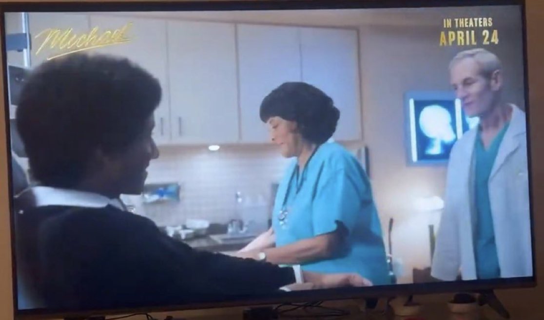 tina ✪ tweet media