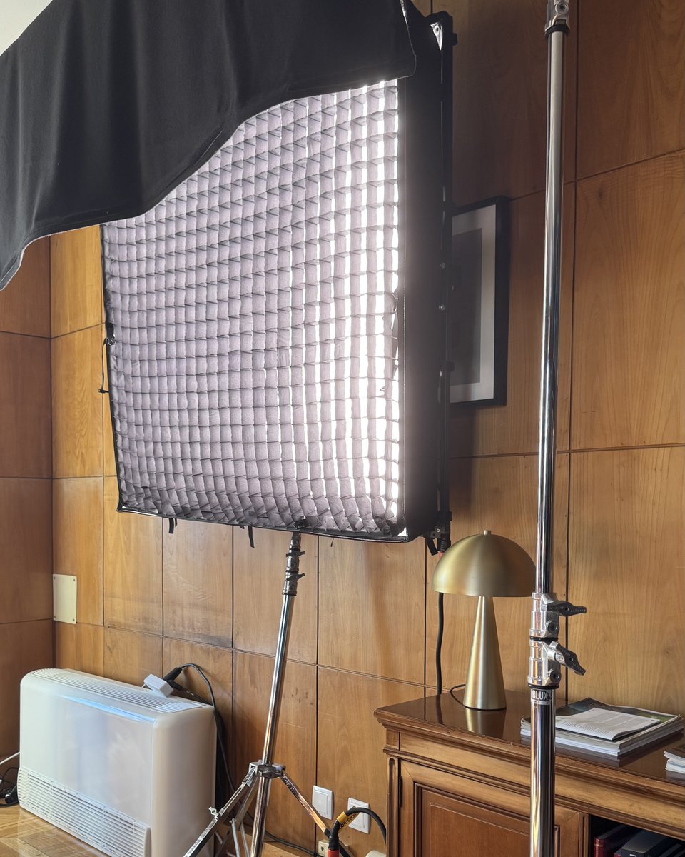 knowled_global's tweet photo. Bring the Godox KNOWLED Flexible Mat Light anywhere🚗

Available in five sizes, it fits industry-standard diffusion fabrics and truss systems.

Each size can be linked together to create customized lighting setups for any space. https://t.co/XZHg3aL0aJ