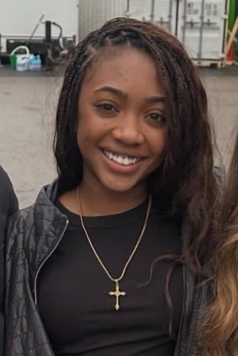 these pretty sistersss