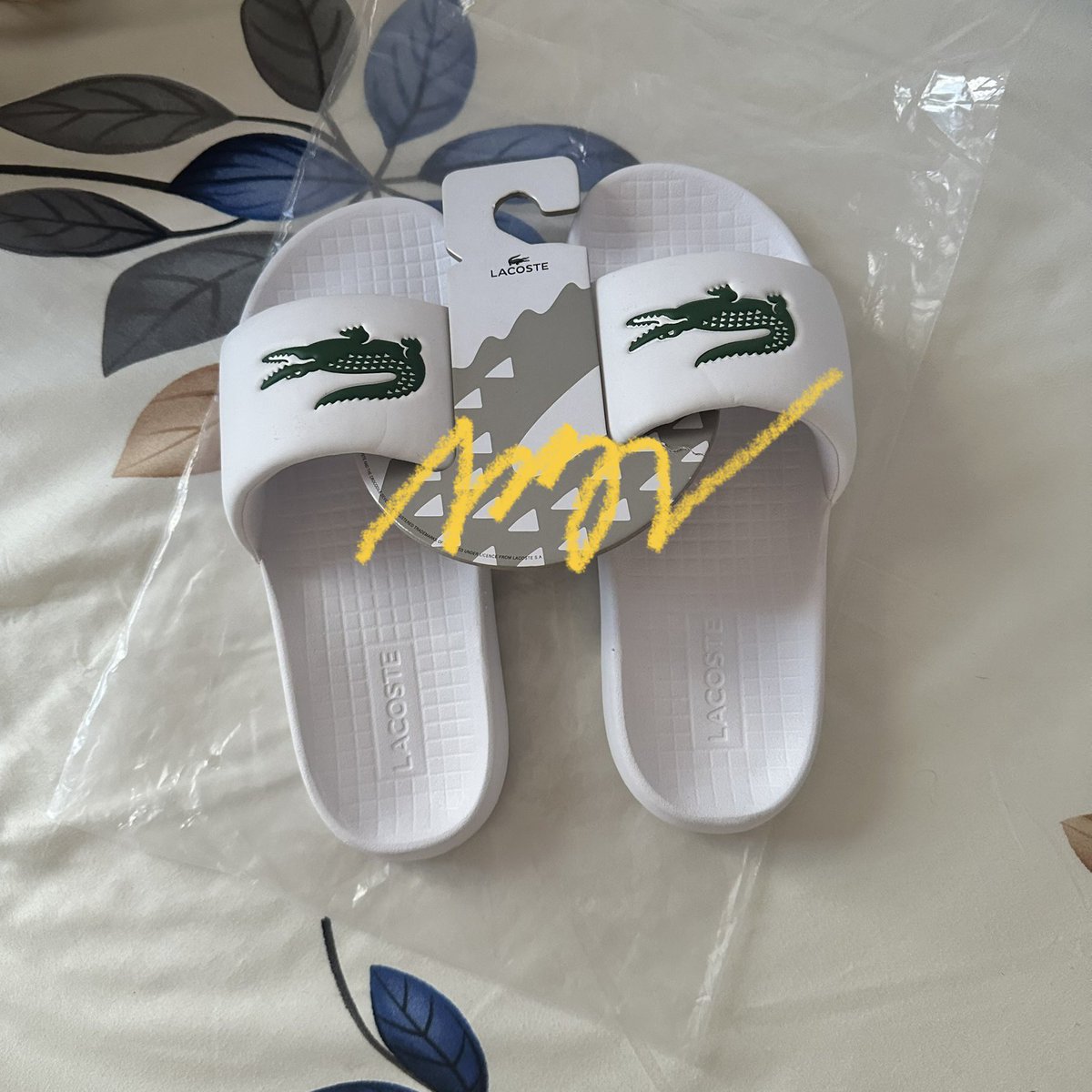 kkoongnaesarang's tweet photo. WTS Lacoste Men Serve Slides in White

🩰 comfort sandal for pilates yoga barre gym indoor
🩴 size 40,5 (38 39 juga bisa)
✨ new, never used
💰 beli pas disc 410k
🍊 https://t.co/kR5xo7mdqR

want to sell lfb slippers sendal sandal room ruangan sepatu shoes https://t.co/OIyTtFPswY
