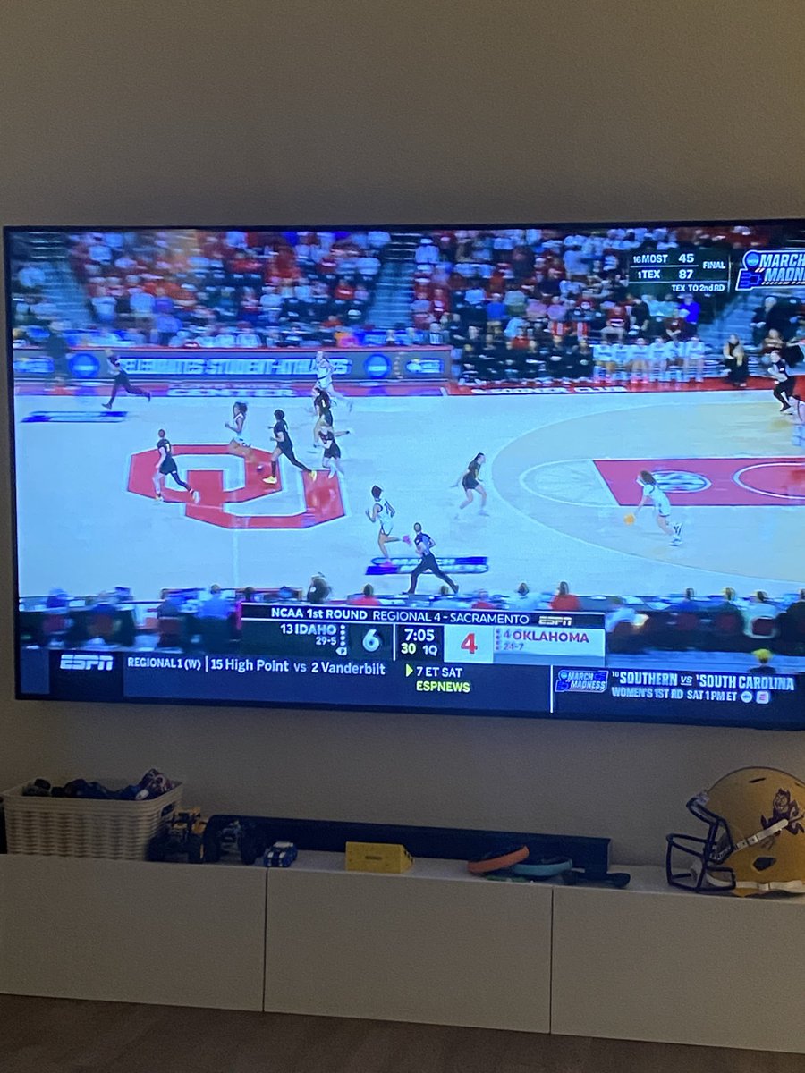 maxxforde's tweet photo. Lady Vandals out here competing. Good looks, just gotta get a few more to fall. But love the fast start! #GoVandals https://t.co/SfWhWtKGQQ