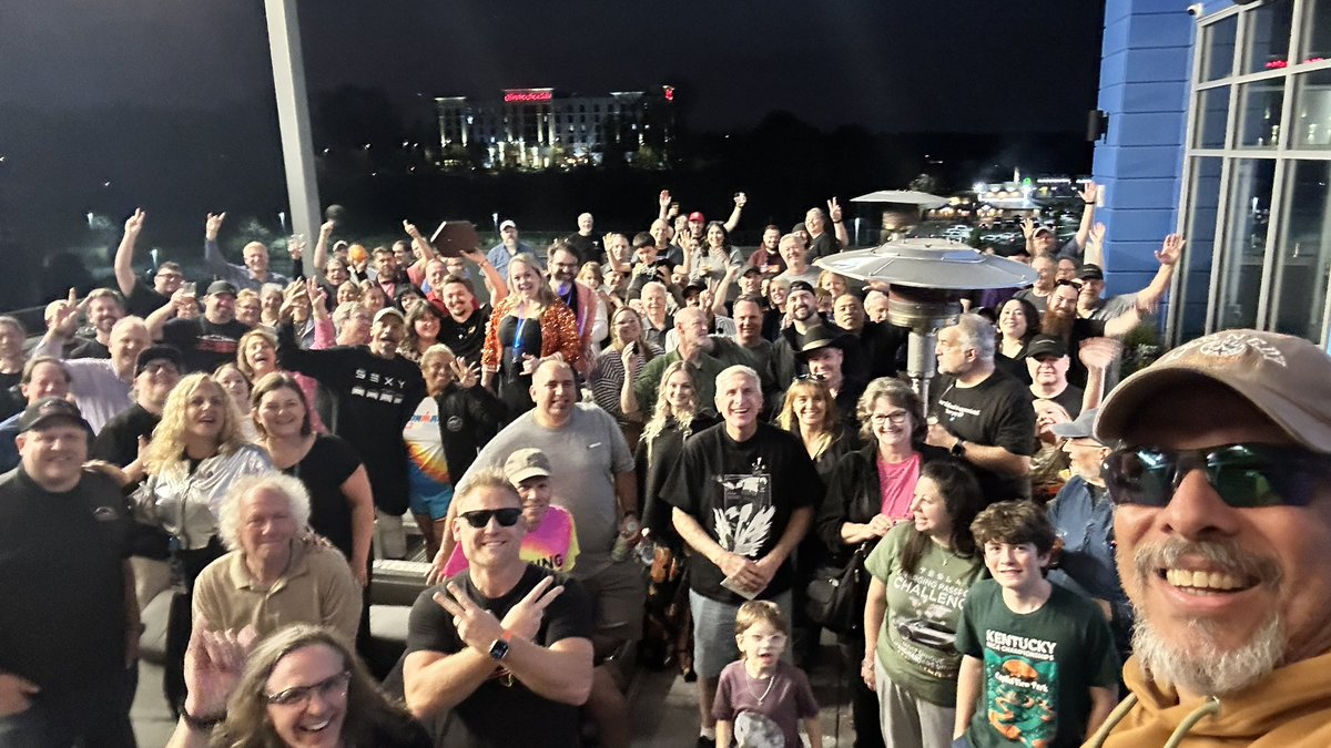 TesLatino tweet media