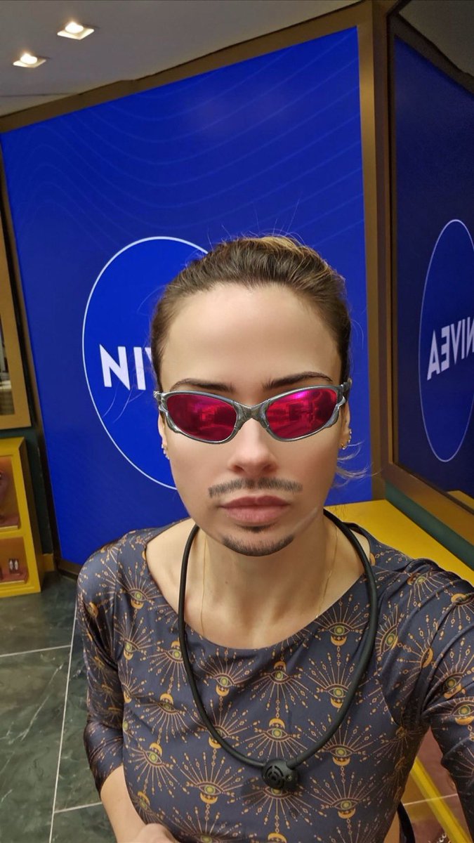 Ainda gag que meteram elas de casalzinho na edição 

POTY