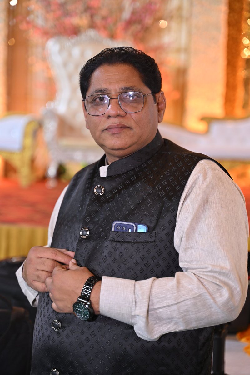 ShaikhSahab__'s tweet photo. मोहब्बत और आपसी भाईचारे का त्योहार "ईद-उल- फित्र " की आप सभी अहले वतन को दिली मुबारकबाद।

खुशियों का यह त्योहार देश में अमन-चैन एवं ख़ुशहाली और तरक्की लेकर आए। - आमीन 

ईद मुबारक #EidMubarak  #عيد_الفطر_١٤٤٧ه #Eid https://t.co/UgBfEYWxnd