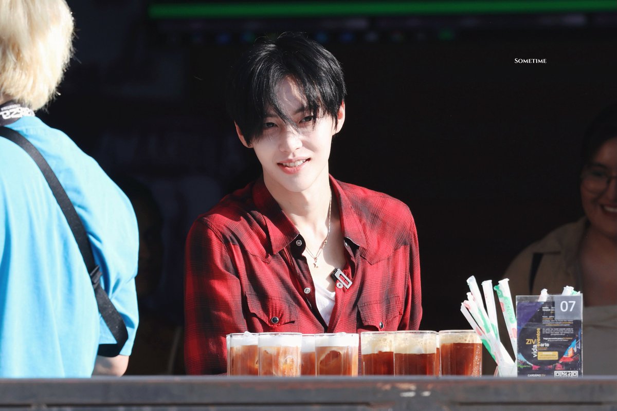 이제
원빈이
첫사랑 타이틀까지 가져갈라하네
너 다해라 ..