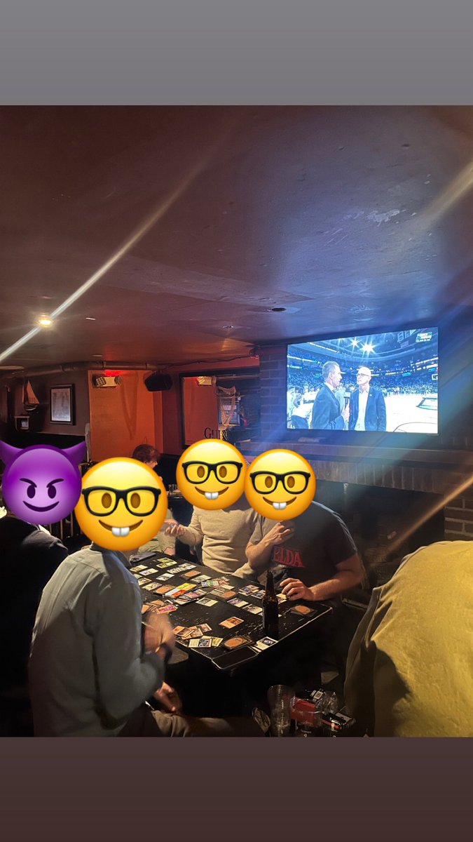 uconnpadresfan's tweet photo. You guys know there’s ball on right now right? #diminish https://t.co/OL6UK9niLG
