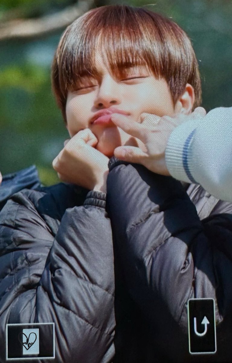 be_2hwie's tweet photo. 260321 음중 미니팬미팅 

가장 귀여운 사람 여기 있네~~💜

#이대휘 #AB6IX https://t.co/0uLM9LaubN