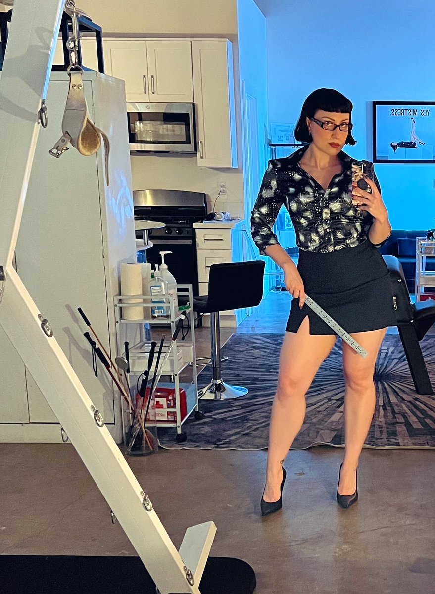 Mistress Moda tweet media