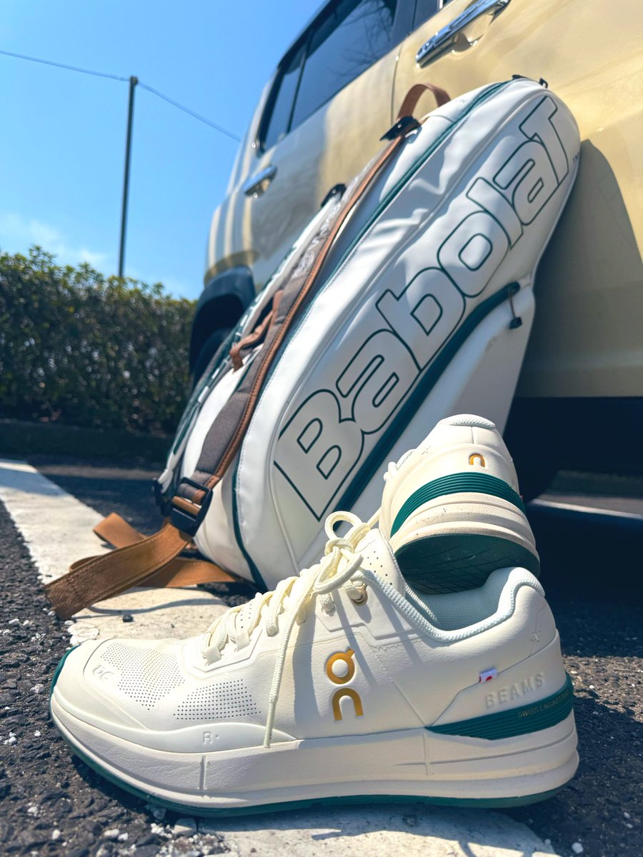 atu108's tweet photo. 初茨城テニス！！！
めちゃいい方々で安心したぁ🥺
やっぱり色んな人とやることが1番上達に繋がる気がする！これからこの地でも頑張るぜい！🔥🎾🫶✨️
てなわけで、お気に入りバックとシューズをいい感じの写真でパシャリ📸✨️
 #テニス 
 #ハードコート
 #Babolat 
 #on 
 #WIMBLEDON https://t.co/s6p9sW6CzQ