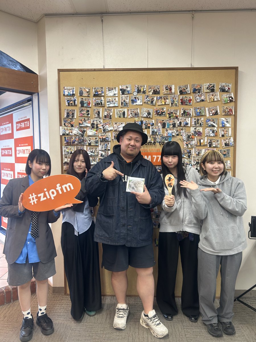 SATURDAY ON FLEEK tweet media