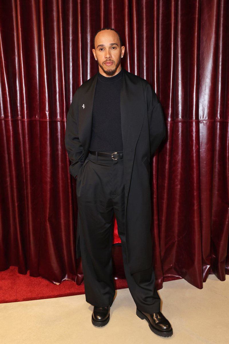 Complex Style tweet media