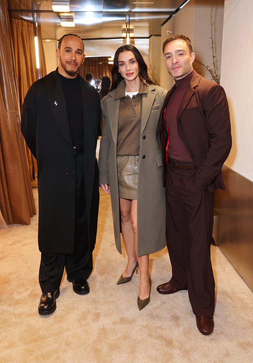 Complex Style tweet media