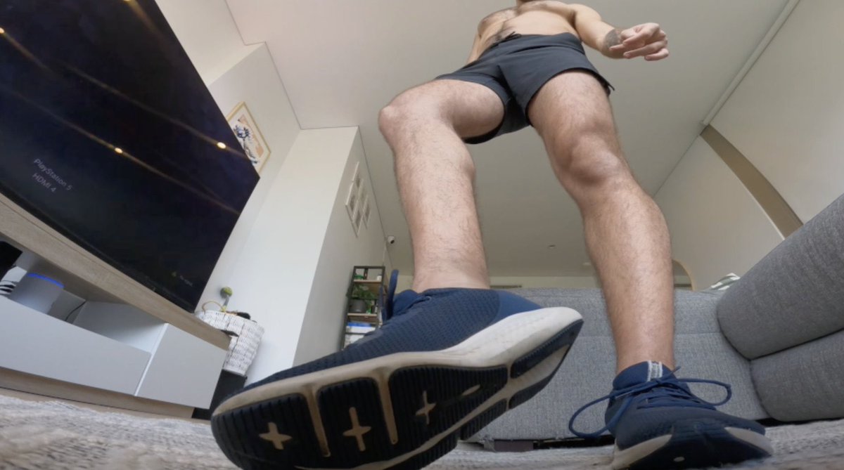 Giant and Tiny Feet tweet media