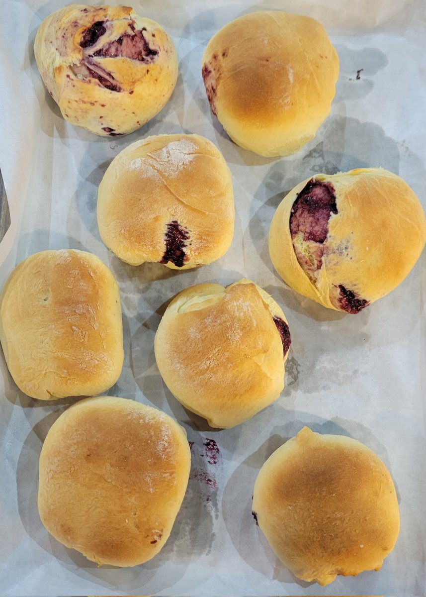 It's not pretty, but who cares. Mixed berry jam (strawberry, blueberry, raspberry, cherry, and pomegranate) filled sweet buns.