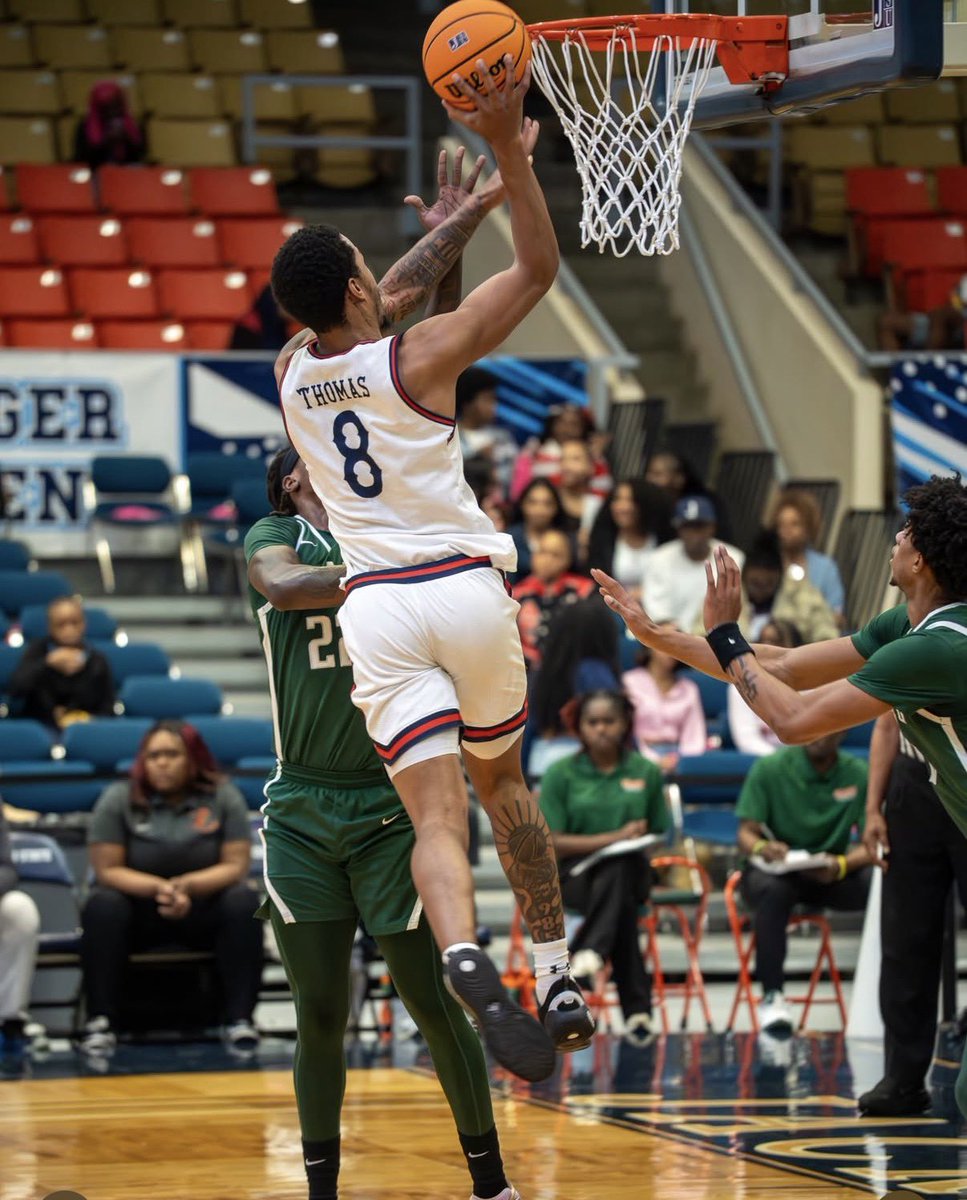 Tobias Bass tweet media