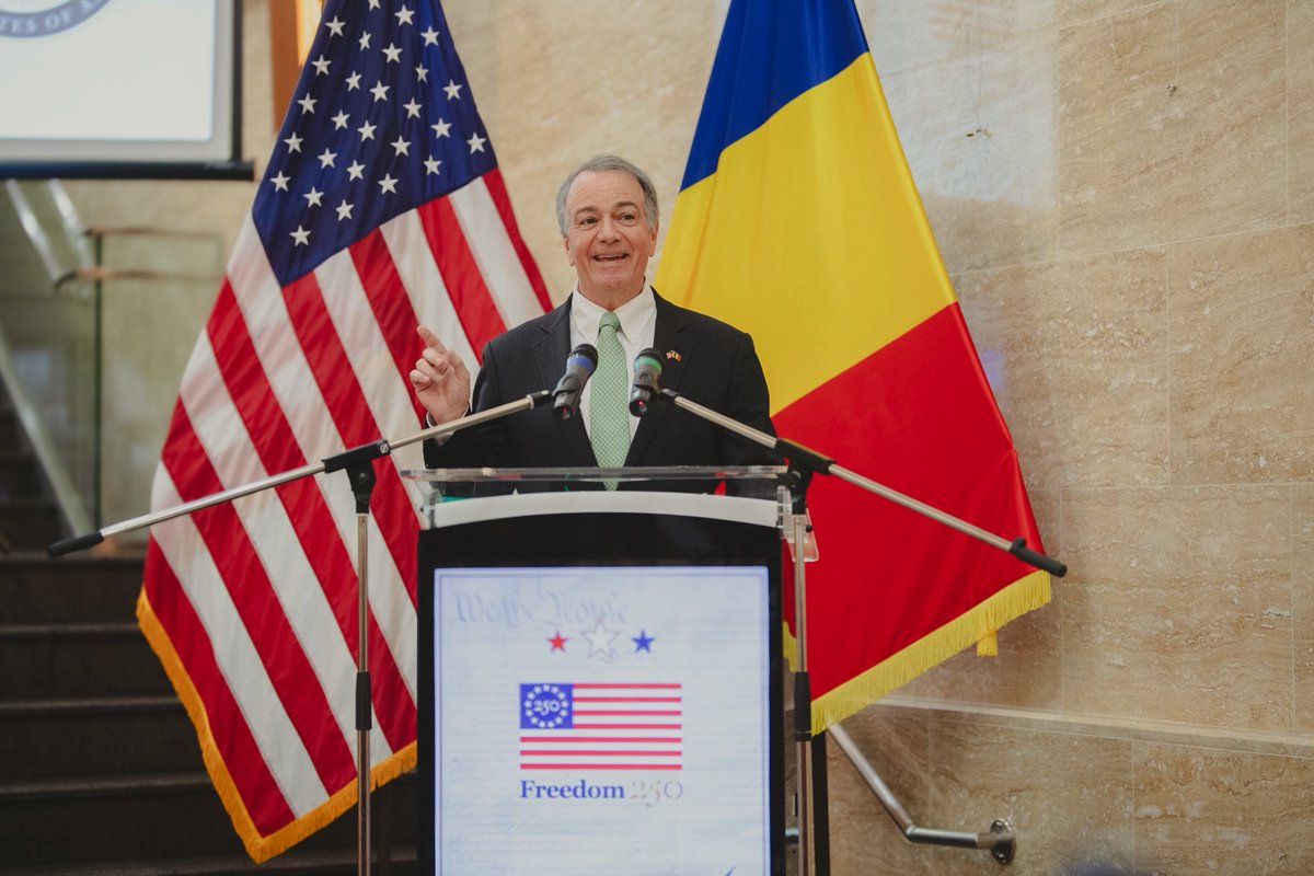 USAmbRO's tweet image. Enjoyed hosting  #ExchangeAlumni from @StateDept #BridgeUSA and welcoming our guest Mark Howard from @ECAatState. Inspiring to meet these talented young 🇷🇴Romanians . Their participation in the #WorkAndTravel program contributes to the economy and advances 🇺🇸American values of